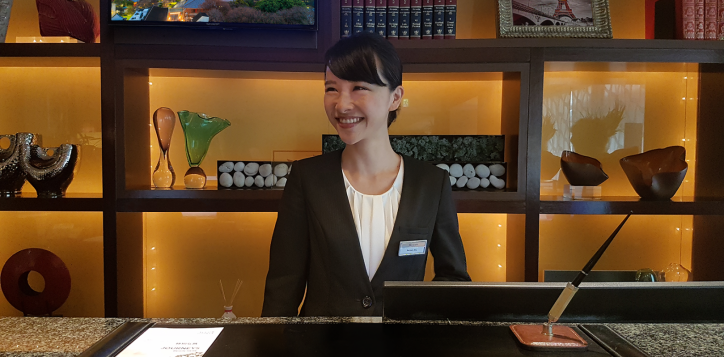 front-desk-shiroko-2