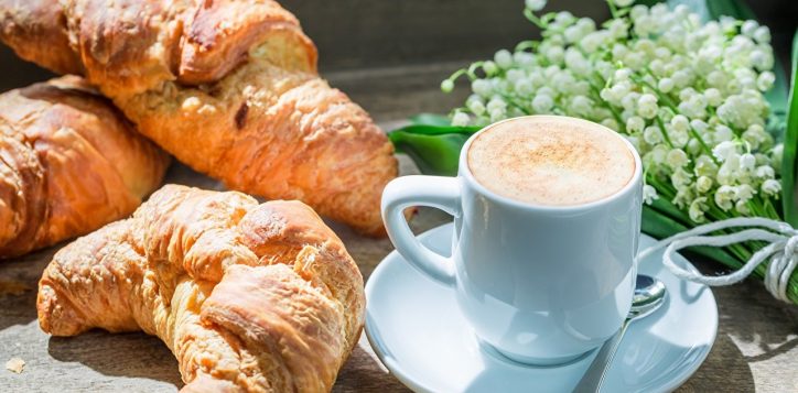 coffee_croissant_breakfast_535097_1280x853-2