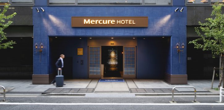 hotel-entrance_16_9
